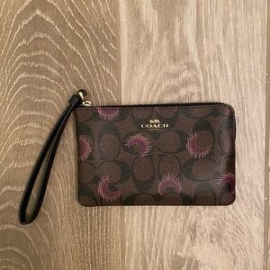 COACH MOON PRINT CORNER ZIP WRISTLET